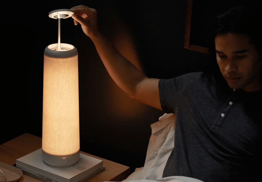 La lampada ambientale di Nightside ripensa la luce da lettura